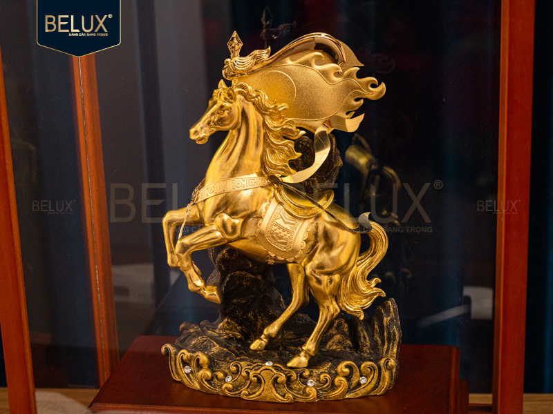 Tượng Ngựa Nhất Mã dát vàng 24k – Biểu trưng của khát vọng và thành công